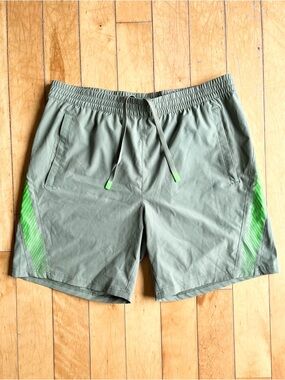 Psycho Bunny Men’s Athletic Shorts – Grey with Neon Green Trim Size Medium